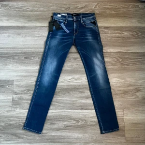 Replay Anbass Helt Nya - Säljer dessa nya replay anbass hyperflex med lappar kvar, endast testade, 10/10 skick! Nypris ligger på 1700kr. Skriv gärna vid funderingar.