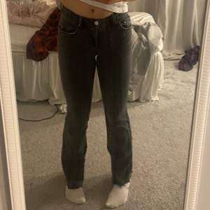 Jättefina jeans från Gina tricot i stl 32 (petite om jag minns rätt!) passar på mig som är 164cm! Avklippta längst ner💕