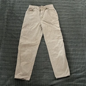 Ljus gröna byxor - Helt okej skick, bara att fråga ifall du har några frågor! 