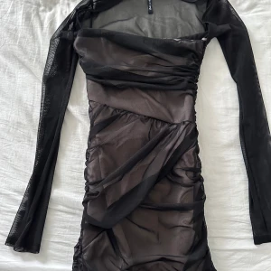 Klänning - Super snygg klänning som använts 1 gång