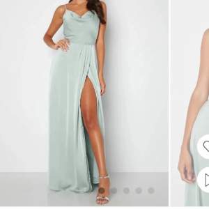 Så fin balklänning , använd 1 gång så superfin, storlek 34 kan passa 36, köptes för 1200kr maj 2023. Kan även skicka video på klänningen på Instagram!!: maja.mantere  