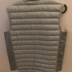 Väst  - Jätte fin parajumper väst helt ny