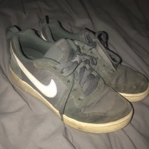 Nike skor - Gröna nike skor  Storlek 38 Priset kan diskuteras 