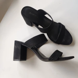 Klackeskor ifrån h&m - I bra skick 