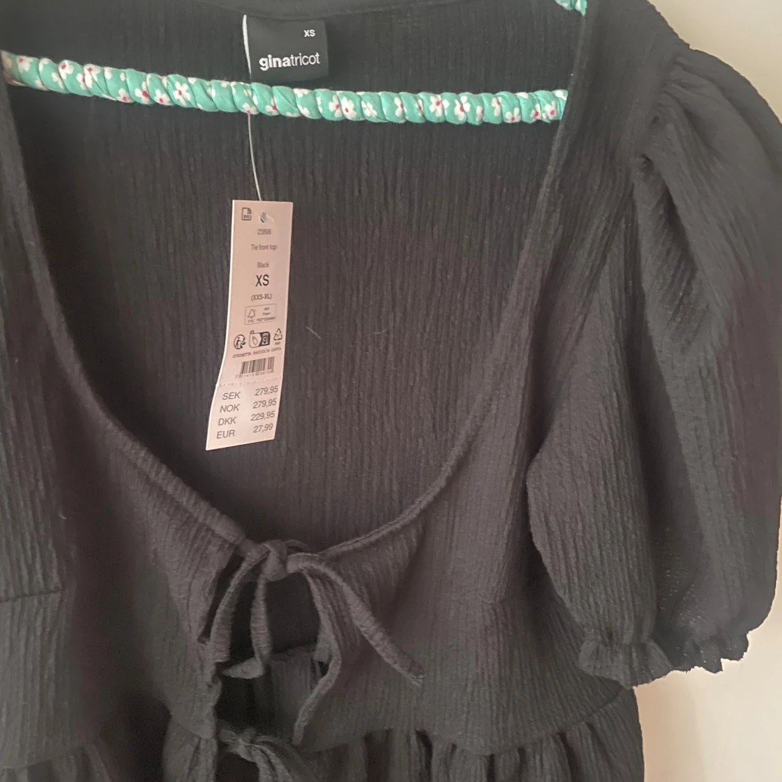 Svart blus Gina Tricot  - 90