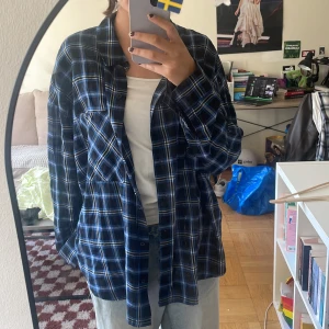 Skjorta - Två skjortor en för 60kr båda för 100kr