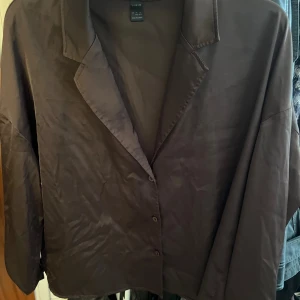 Blus  - Rensar, säljer billigt 