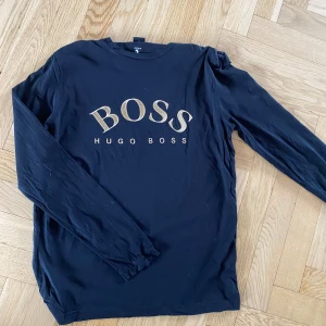 Hugo boss tröja - Jättefint skick, använd 2 gånger 