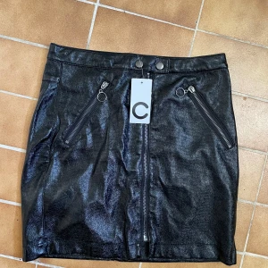 Kjol storlek 34 - Kjol