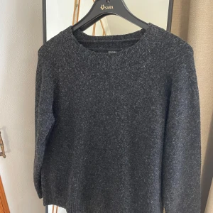 Stickad tröja  - Svart stickad tröja från vero moda i XL men sitter som en S