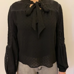 Genomskinligt blus - En fin genomskinlig blus