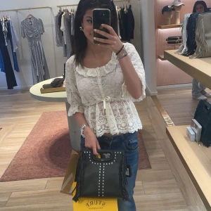 Zara blus - Säljer nu denna jätte snygga blus i perfekt skick!🩷