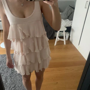Klänning - Säljer denna sjukt fina och sköna klänning. Knappt använd!🧸