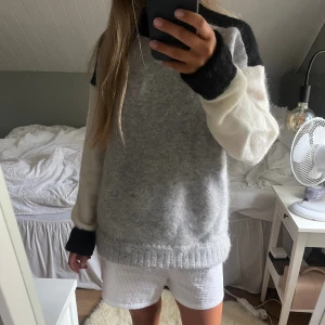 Mohair tröja  - Stickad tröja i mohair och ull! Storlek S men ganska oversize