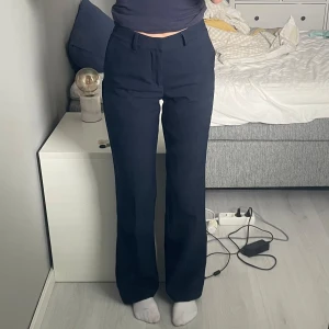 Kostymbyxor  - Bra skick, jättefina men tyvärr lite för stora för mig