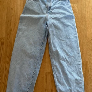 Baggy Levis jeans  - Säljer ett par baggy Levis jeans köpta på kenedys i Örebro. nypris 1100kr. Priset är inte hugget i sten