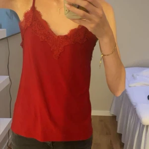 Spetslinne - Säljer nu ett spetslinne från newyorker som inte kommer till användning ❣️