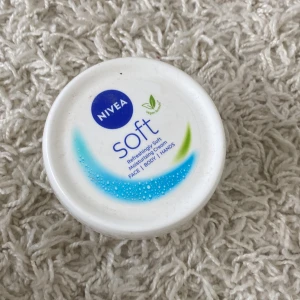 Nivea soft cream. - Säljer för att den inte används mer. Det är ungefär halva kvar.