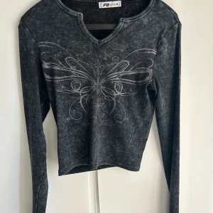 Topp - Söt topp som aldrig kommer till användning. 