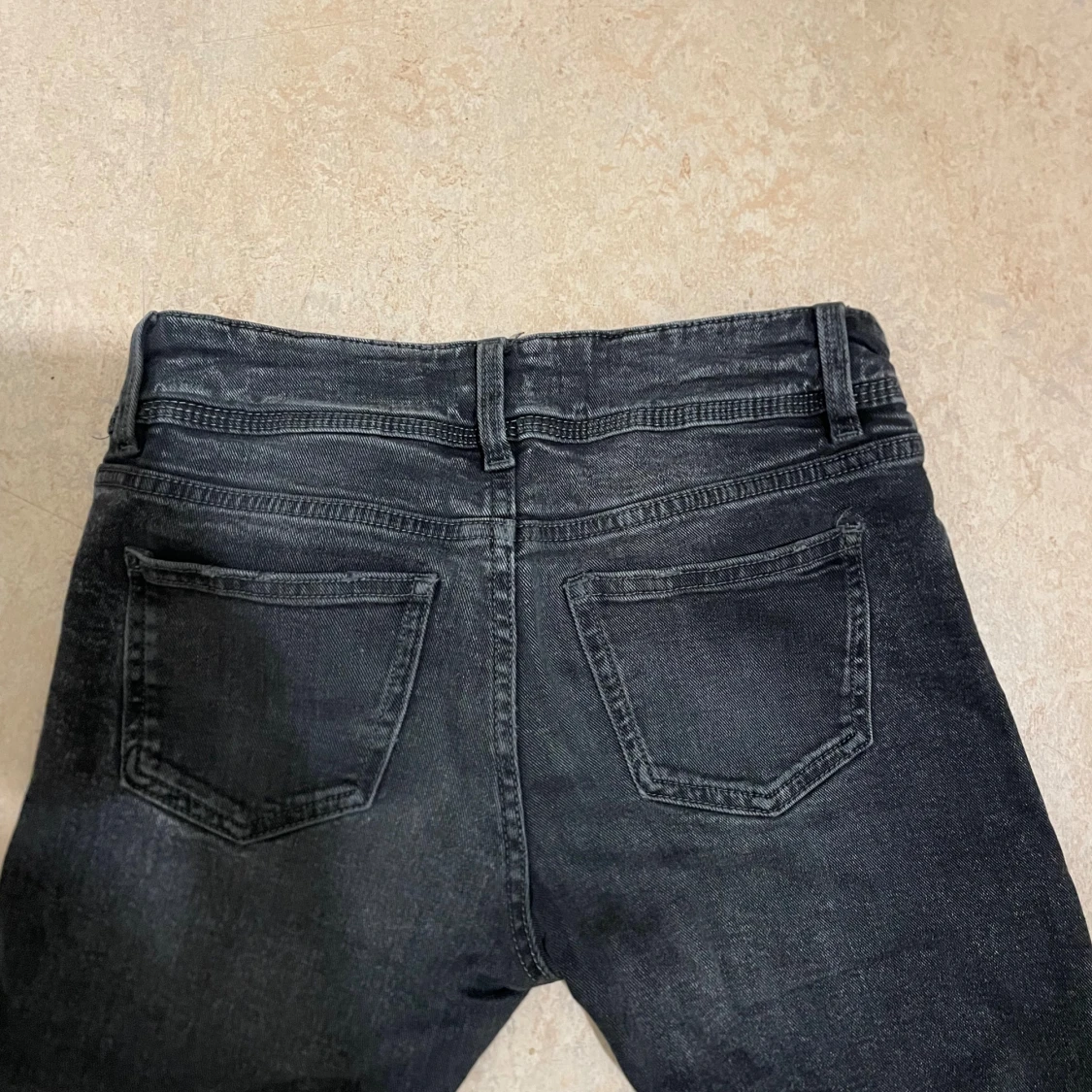 Svart jeans från Gina i storlek 158 - 91