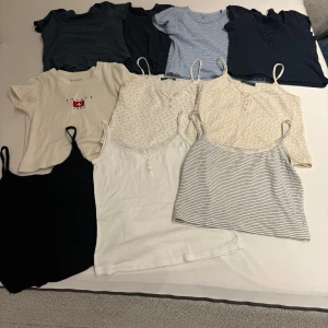 10st super söta Brandy toppar - Man kan få köpa alla för priset här nedan eller så kan man få köpa 1 för 80kr. Vissa av topparna ser lite urtvättade ut, men man kan be om närbilder på vilken av topparna som helst om man är intresserad.