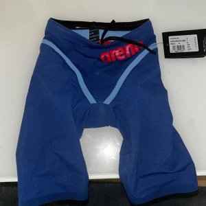 Tävlingsbadbyxor - Ny pris 3500  Oanvända carbon core fx powerskin. Storlek 22