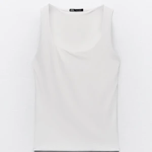 Linne från zara  - Populärt linne från zara som jag knappt använt med väldigt fin passform och inga defekter. köpt nyligen för 149 ❤️❤️❤️