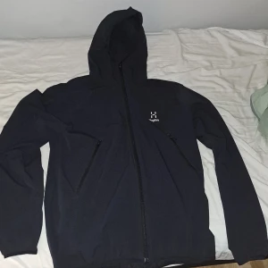Haglöfs jacka  - Nästan nyskick, hittar inga fel 