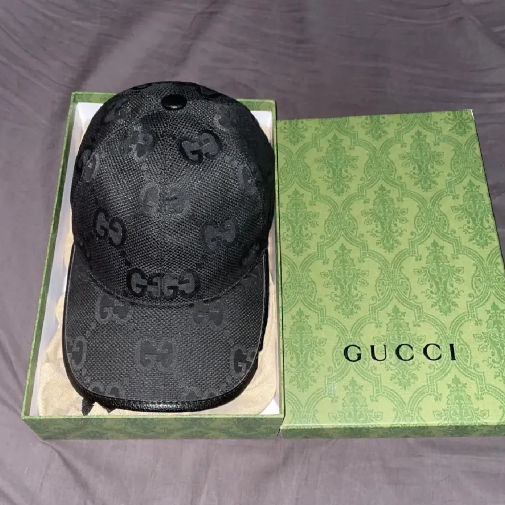 Gucci keps Box medföljer✅ Finns i fler färger✅ Påse till kepsen medföljer✅ Kan mötas upp i Göteborg📍 Pris:1200kr. Accessoarer.