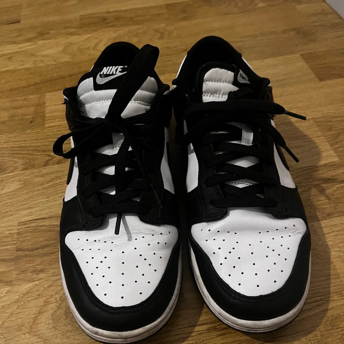 Svartvita sneakers från Nike - 90