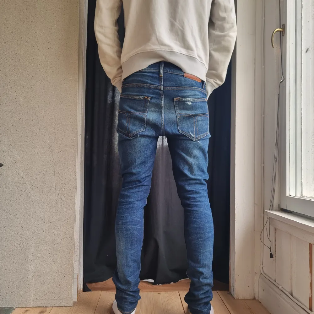 Sjukt feta tiger of sweden jeans. Storleken är 30:32 och de är i modellen evolve. Modellen är ca 183 och väger ca 68. Vid frågor eller fler bilder är det bara att skriva. //Kba_Closet . Jeans & Byxor.