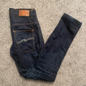 Nudie jeans 29/30 - Säljer dessa Nudie jeans i storlek 29/30 nästintill nyskick 399kr 
