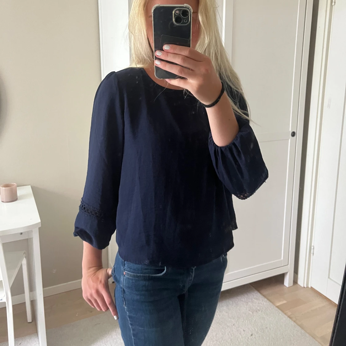 Mörkblå blus 