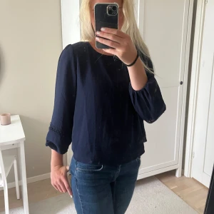 Mörkblå blus  - Jättefin blus från JDY i bra skick💕