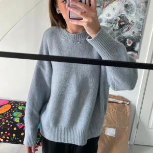 Ljusblå stickad tröja  - Från zara, använd en gång. Pris kan diskuteras 