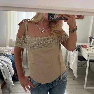 Blus/topp - Säljer en fin korsett blus/topp från Lars Wallin 🤩 köpte för 2000 på vestiaire collective 