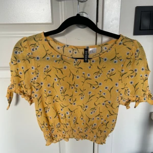 Blus - Använd en del men är i väldigt bra skick.