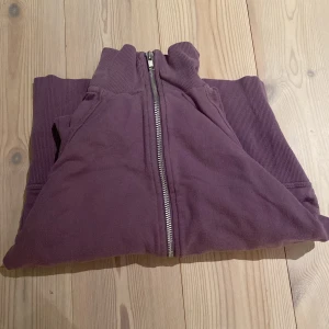 Vintage turtleneck zip-up - mom’s old sweater from the 80’s, works well with essentially any clothes and style. message for measurements/if you want to see how it fits :)