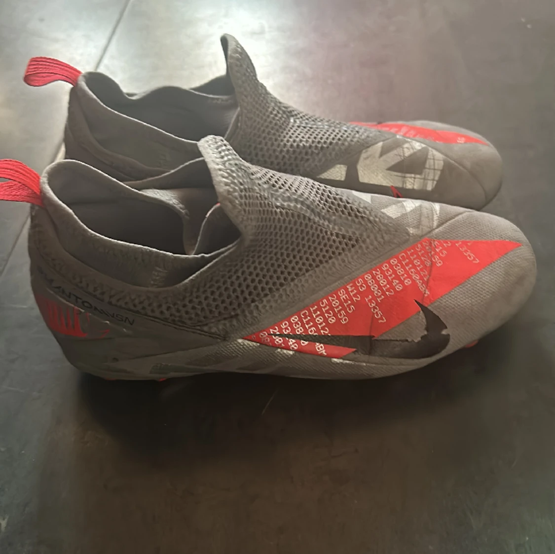 Fina fotbollskor för barn   - 90