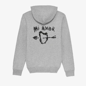Mi Amor Hoodie - Mira Paris - Säljer min Mi Amor hoodie som ej kommer till användning. Storlek M och väldigt bra skick, pris kan diskuteras 💞