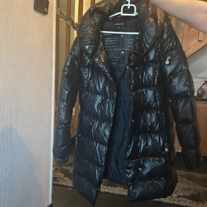Fin vinterjacka  - Den är i fint skick och knappt använd 