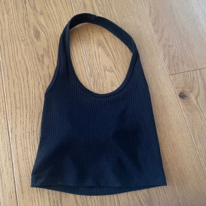 Svart crop top - Svart crop top