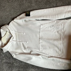 Stone island  - Stone island hoodie i nyskick till ett väldigt bra pris 