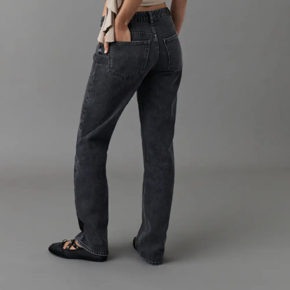 Low straight jeans från Gina, nästan aldrig använda🤍🥰skriv för fler bilder!. Jeans & Byxor.