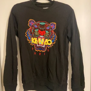 Kenzo tröja  - Unisex, storlek S. 200kr, äkta, men varit vikt ett tag därför är den skrynklig 