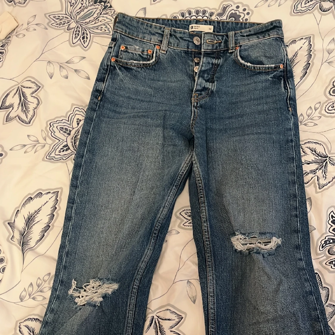 Breda jeans med hål - 90