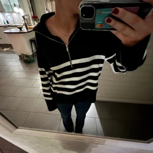 stickad tröja  - as najs stickad tröja med dragkedja!💞💞