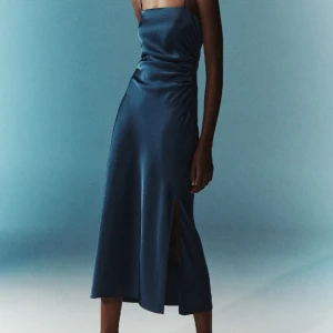 Klänning  - Helt ny med prislapp finns inte längre den är köpt förra året 