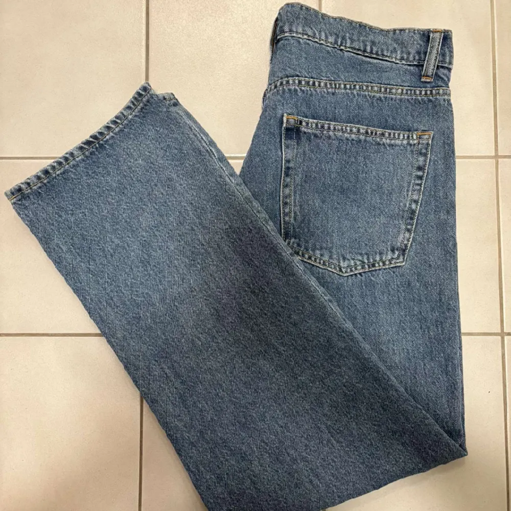 Blå Vailent jeans | Skick:8/10 - Modell: Regular fit - Vårt pris: 149 Nypris: 799 - Skriv för mer frågor eller funderingar . Jeans & Byxor.