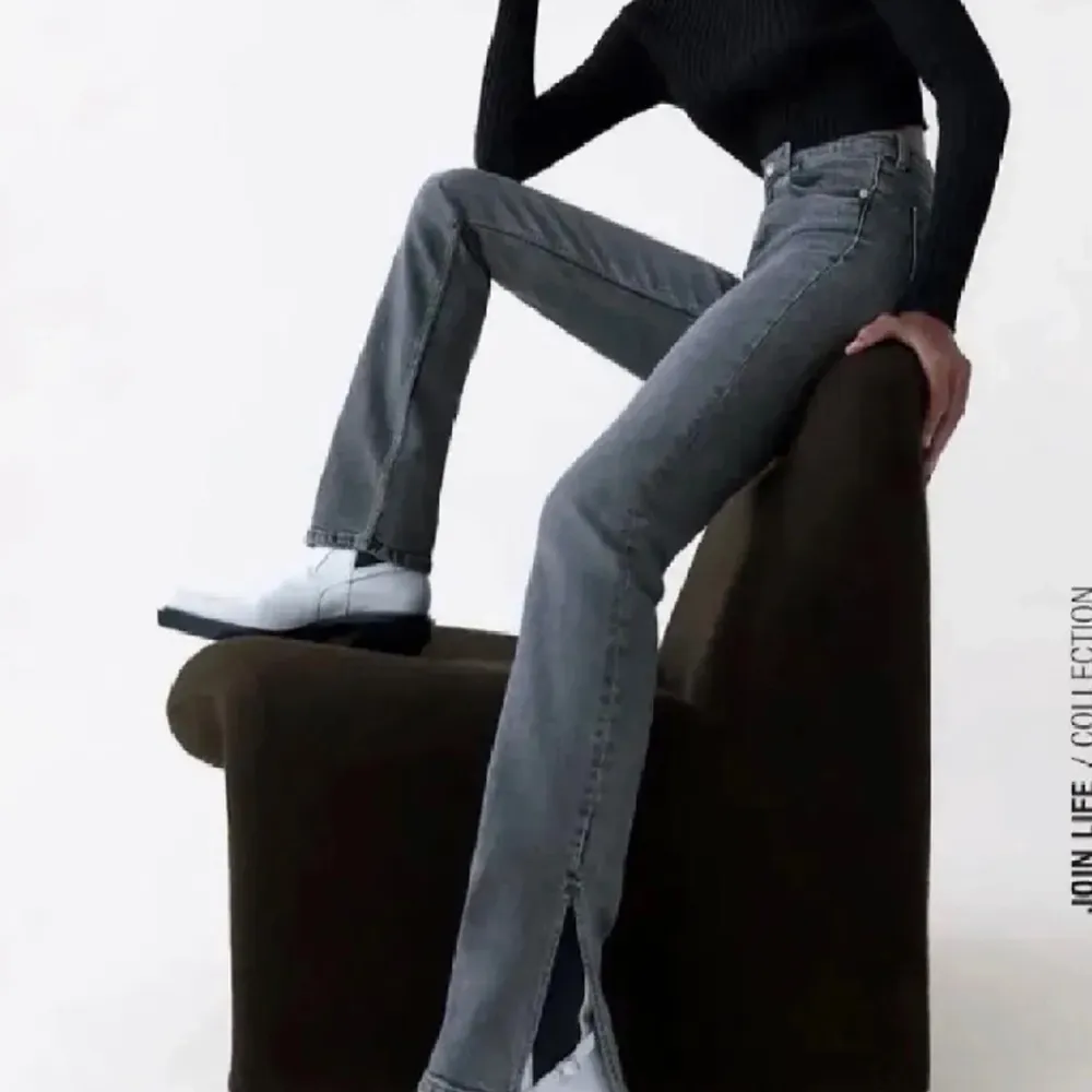 Säljer ett par skinny jeans från Zara i strl 36! Använd ett få tal gånger, jätte bra skick!. Jeans & Byxor.
